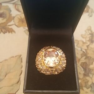 New Stunning gemstone ring